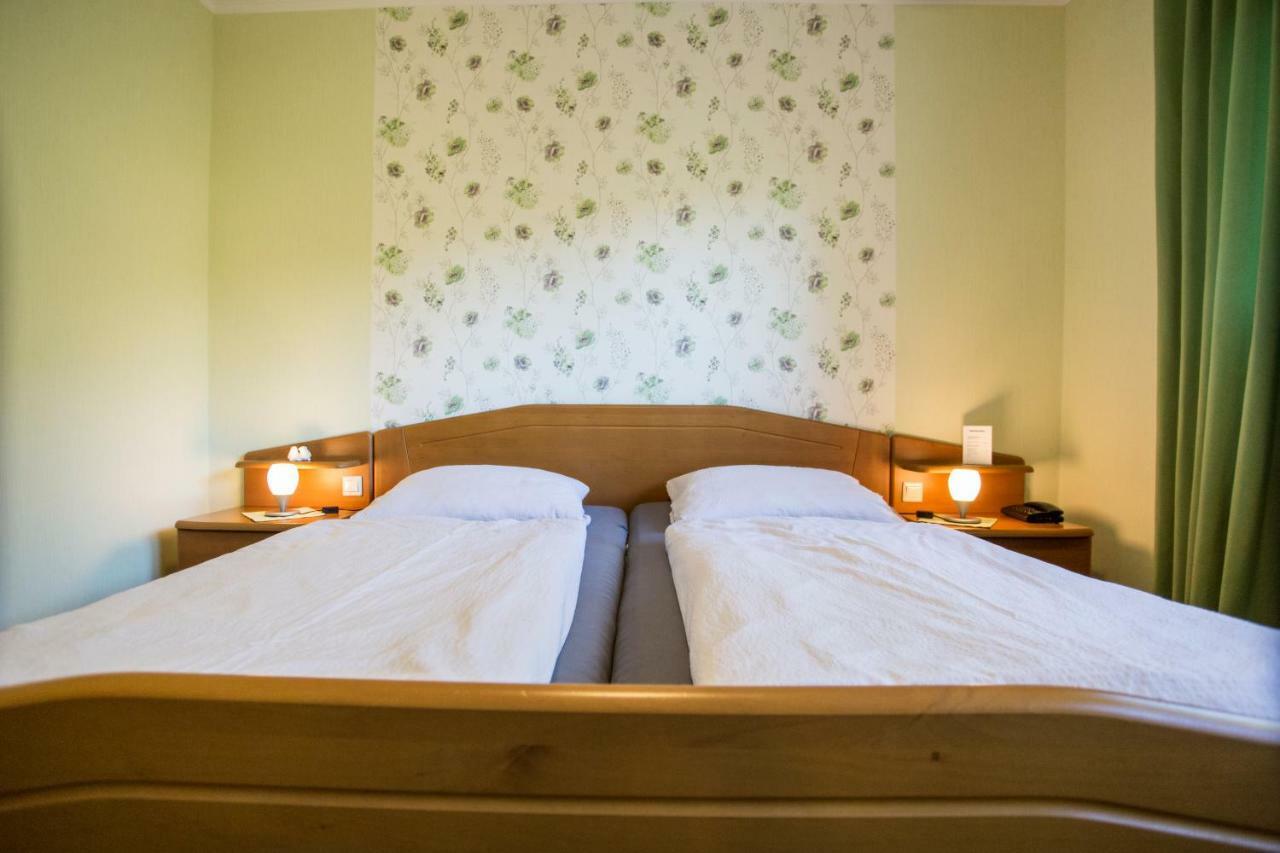Pension Haus Am Walde ชมาลเลนแบร์ก ภายนอก รูปภาพ